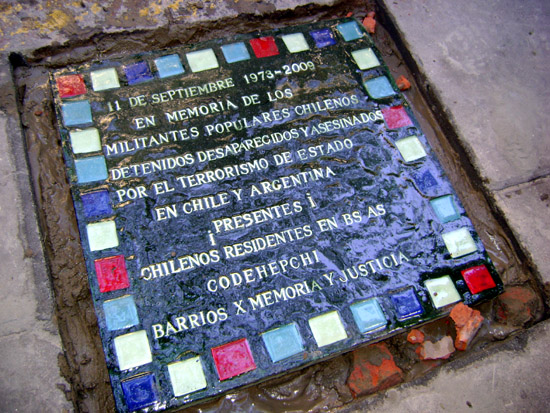 Baldosa Homenaje a los Chilenos detenidos-desaparecidos